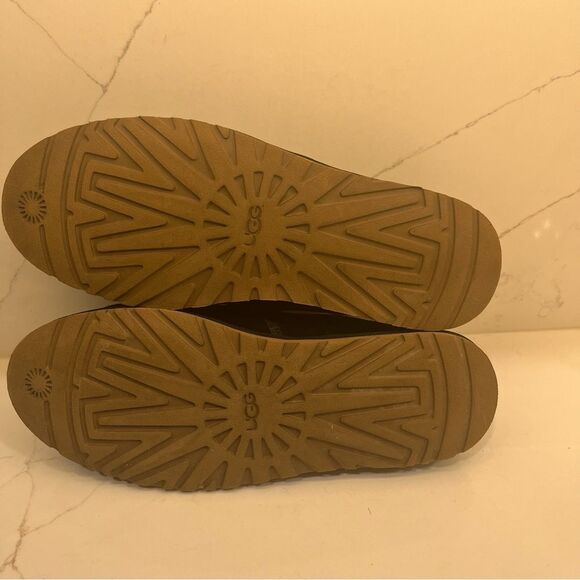UGG Men's Black Suede Boots with Tan Laces NWOT - Picture 6 of 8